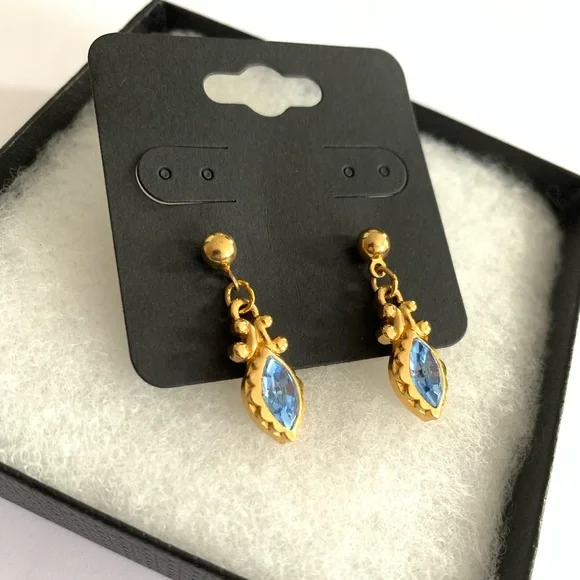 Vintage 1989 AVON Goldtone Blue Rhinestone Victorian Pierced Earrings - Picture 5 of 13